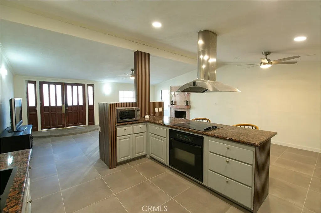 4 bed, 1400 sqft, $4,200 — Photo 4