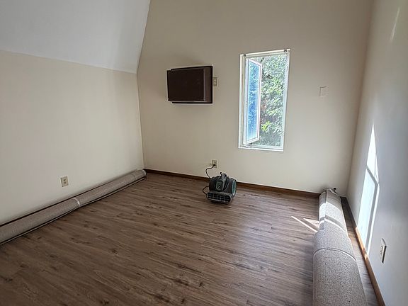 3rd image of 9383 150th St E #1