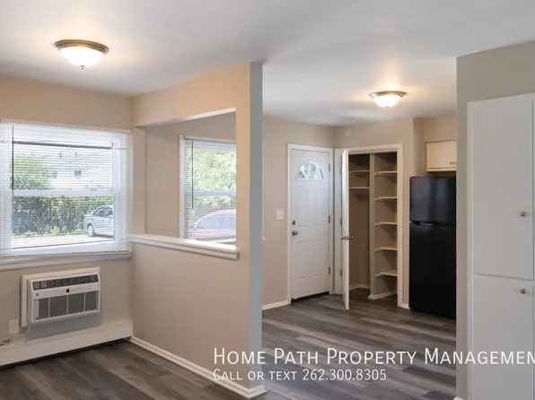 3030 W Iona Ter #1, Milwaukee, WI 53221