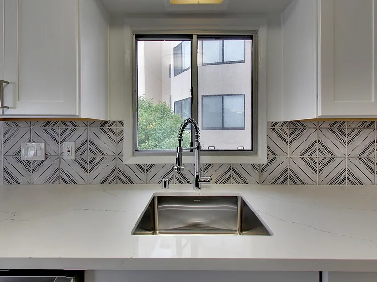 311 Lester — Photo 15