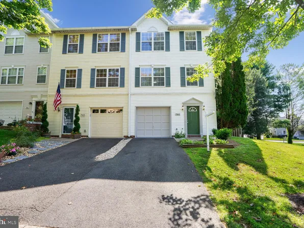 761 General Wallace Ct, Warrenton, VA 20186