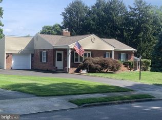 2060 Woodside Ln, Broomall, PA 19008