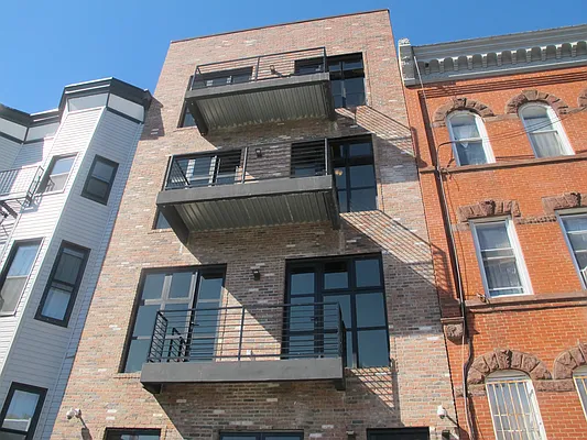 Rented by P Management | media 70