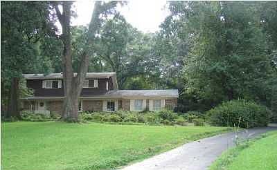 2nd image of 104 Llewelyn Dr W