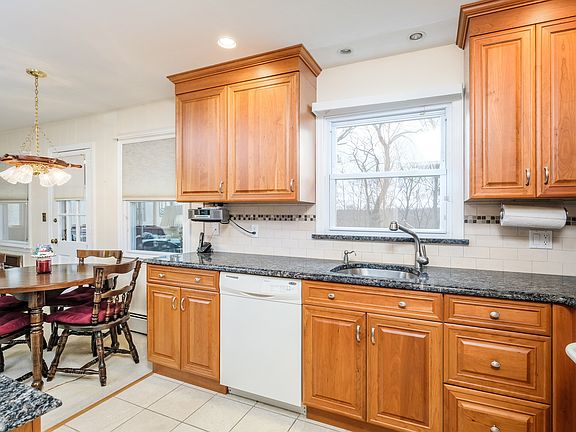 2nd image of 3 Overlook Ct