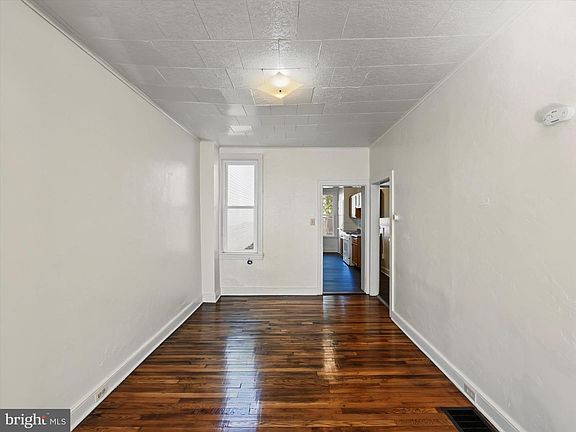 5th image of 41 E Maple St