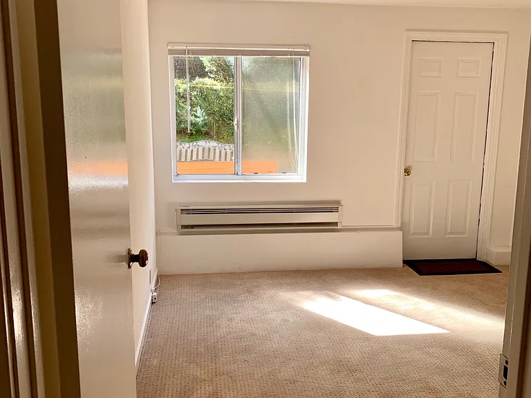 601 Myra Way — Photo 4