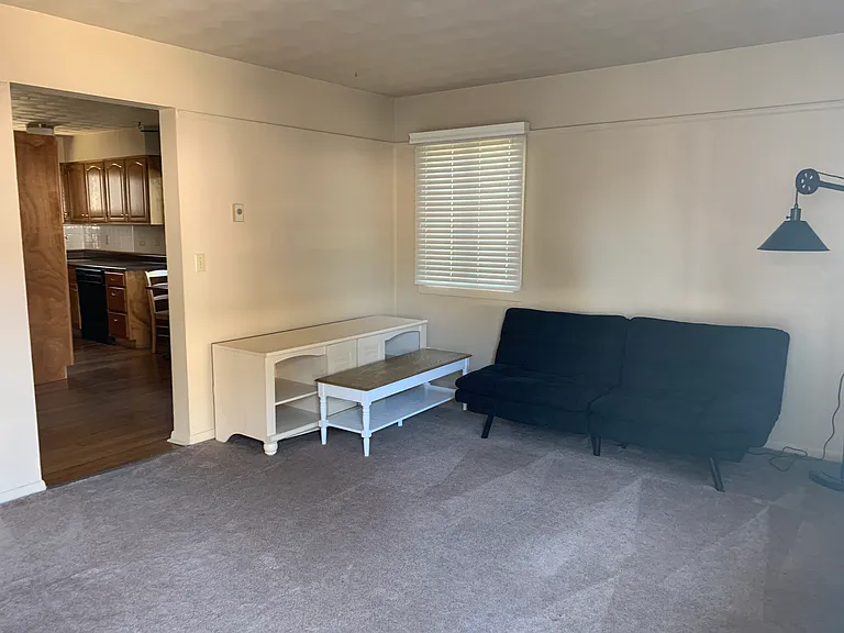 Roberts Apartments — Photo 8