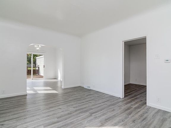 5th image of 408 Oak St