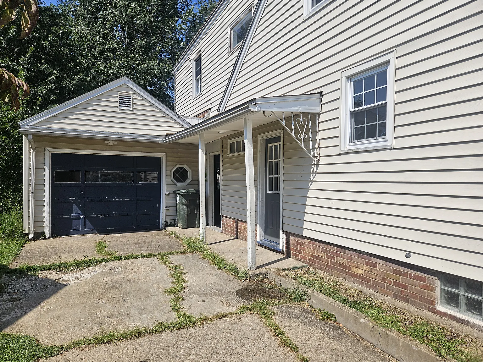 3 bed, 1104 sqft, $1,150 — Photo 2