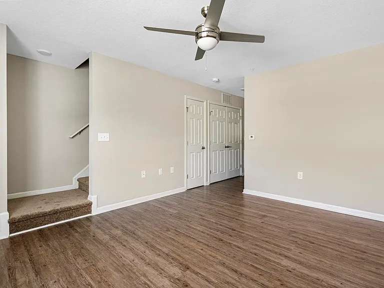 Ravenwood Crossing — Photo 13