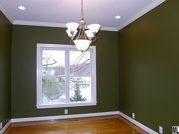 5th image of 1052 21st Ave NW