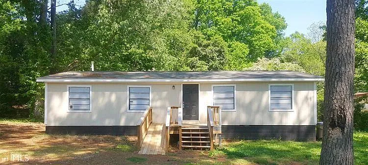 135 Highland Blvd photo 1