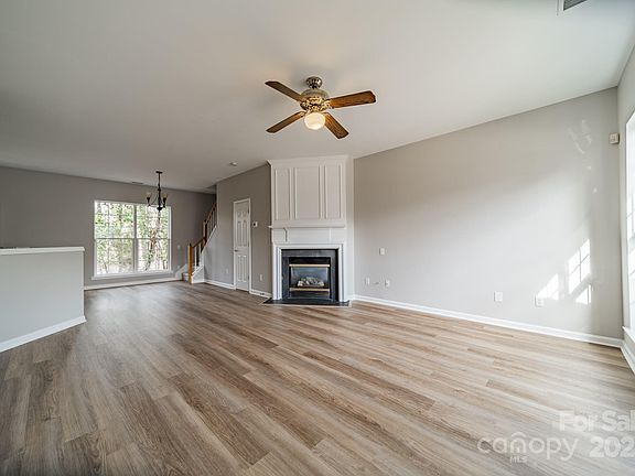 4th image of 3554 Laurenhurst Ln