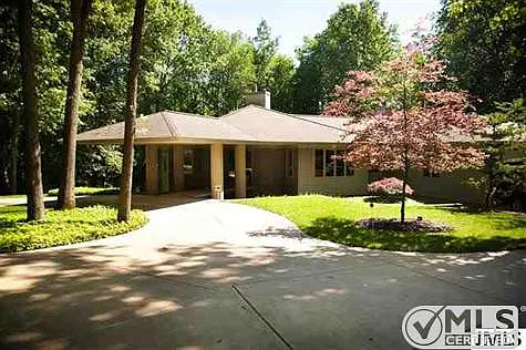 4877 Mill Run photo 1