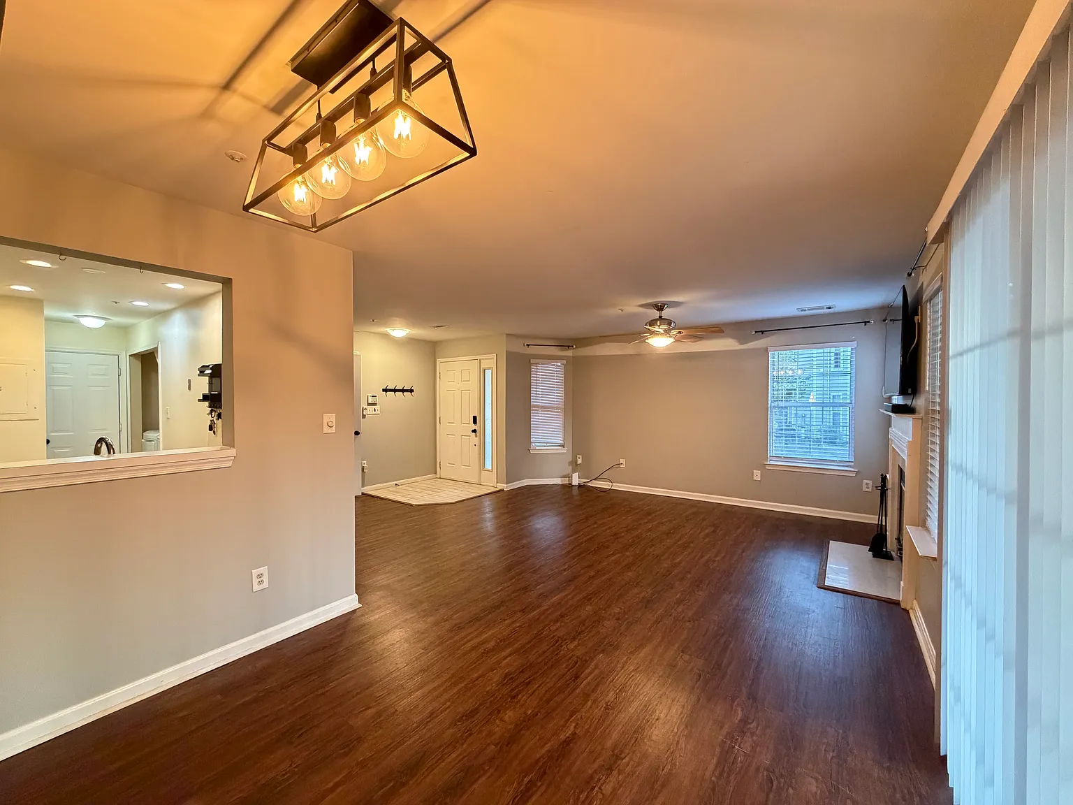 2 bed, 1.5 bath, 1242 sqft, $2,800 — Photo 4