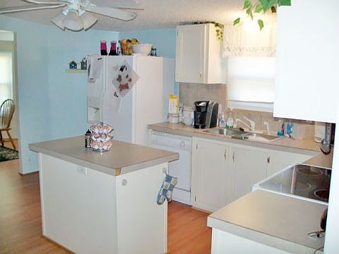 2nd image of 3907 Glenwick Dr
