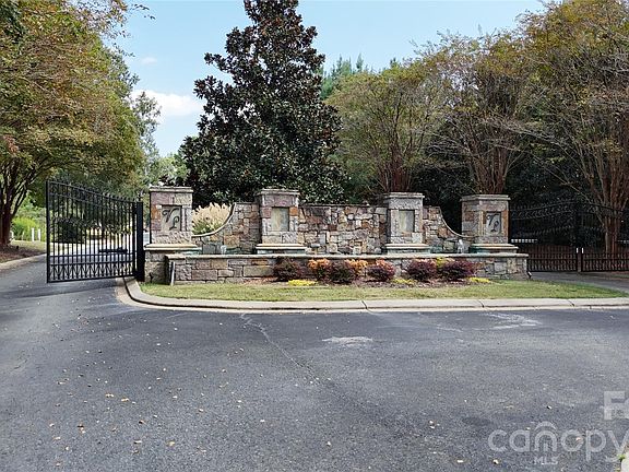 3rd image of 8335 Victoria Lake Dr