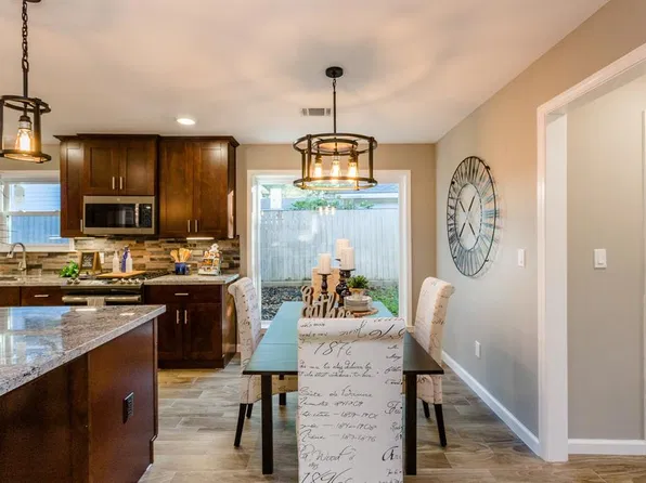 210 Big Hollow Ln, Houston, TX 77042