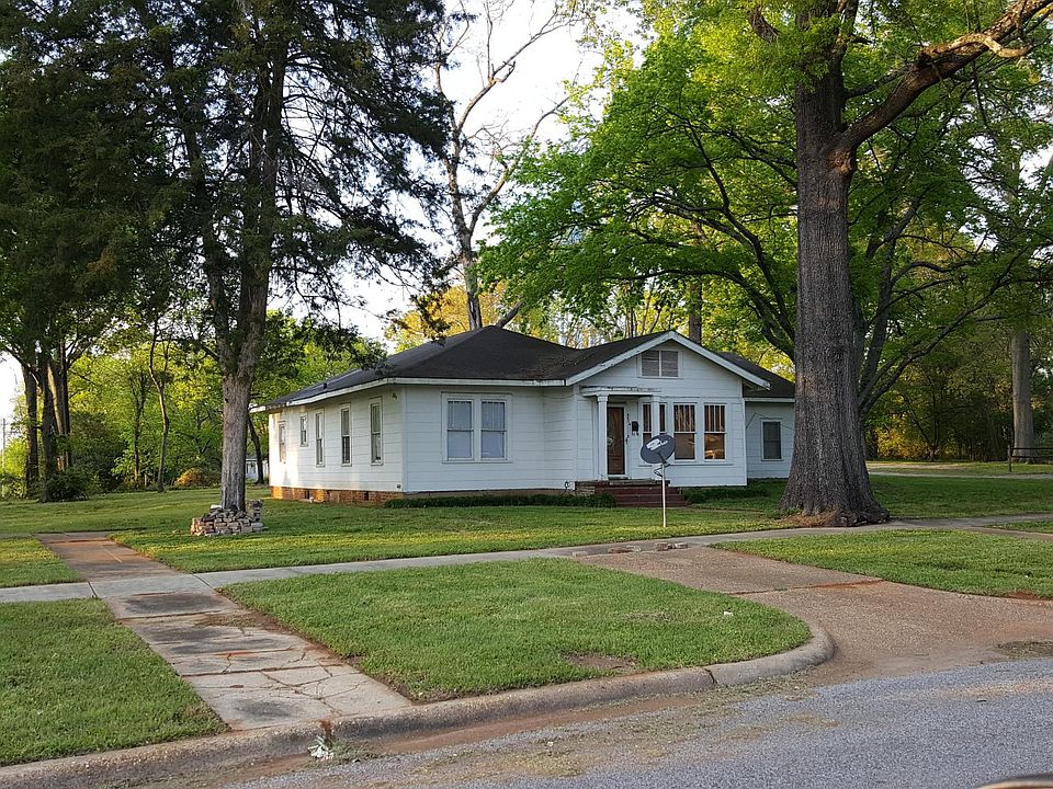 Less than 1/4 mile from downtown Tuscaloosa, Verner school z
