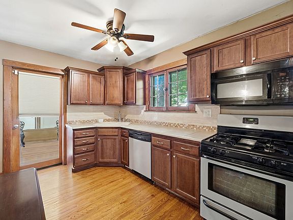 5th image of 345 Moody Ct