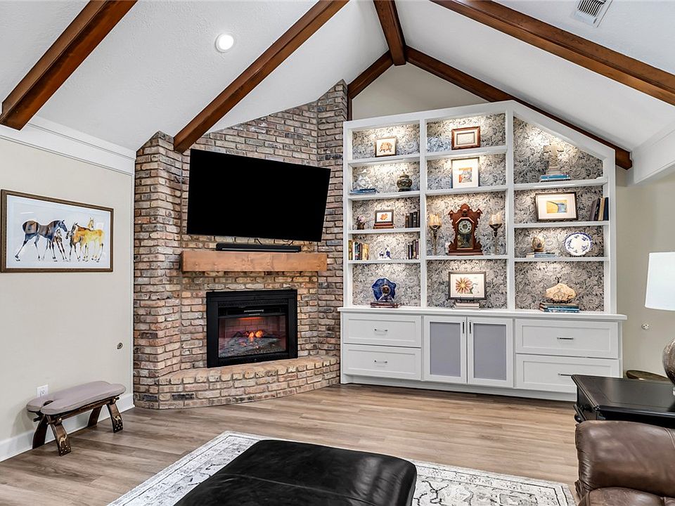 1st image of 3005 Camelot Dr NW