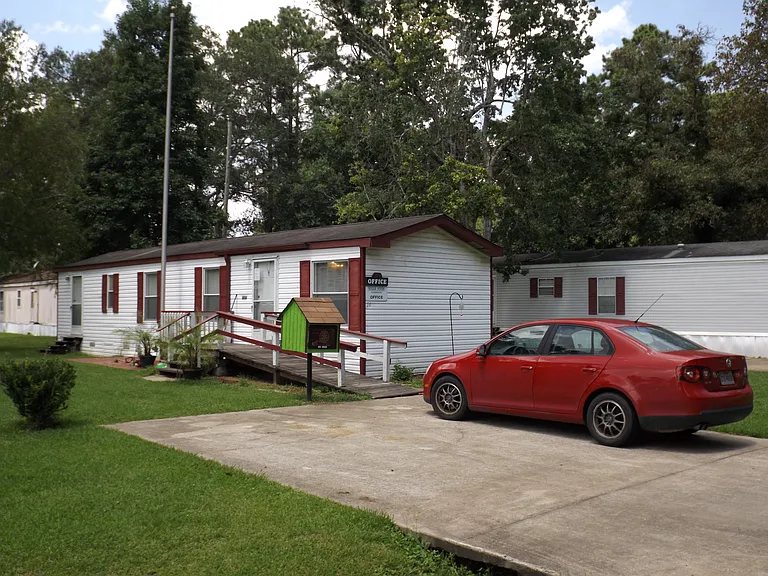 1205 W Circle Dr — Photo 3