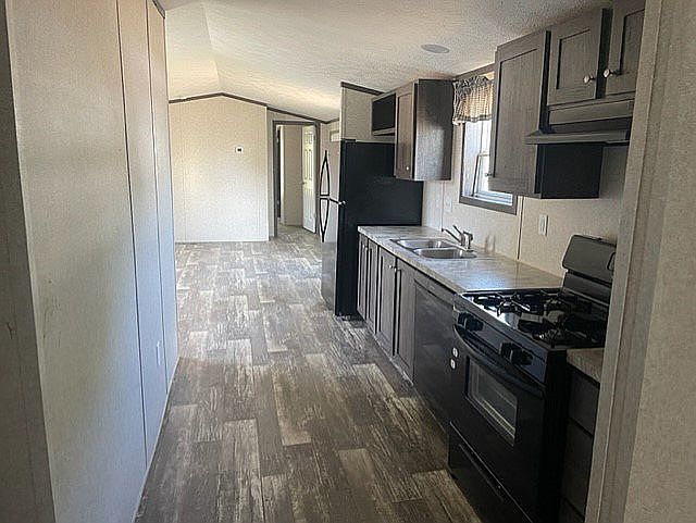 1st image of 2890 Carrie Ave