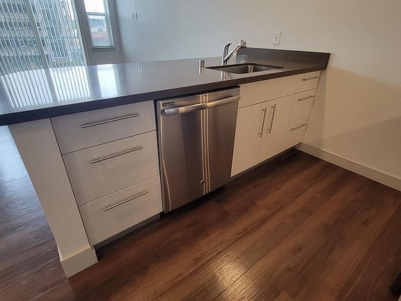 4th image of 606 Burwell St APT 107