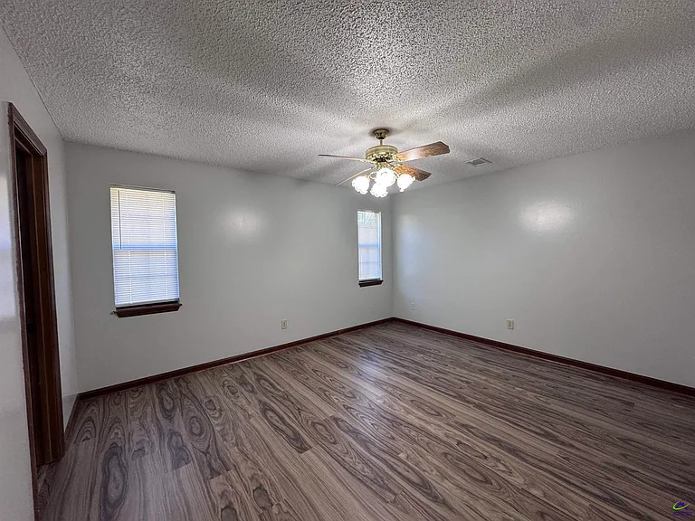 111 Rainbow Ave — Photo 12