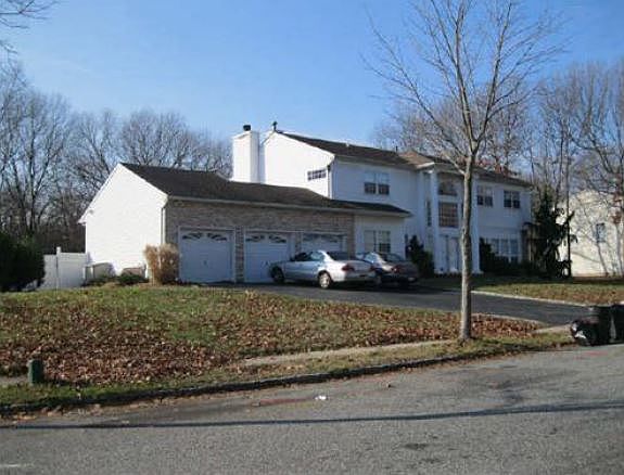 1st image of 4 Wisteria Ln