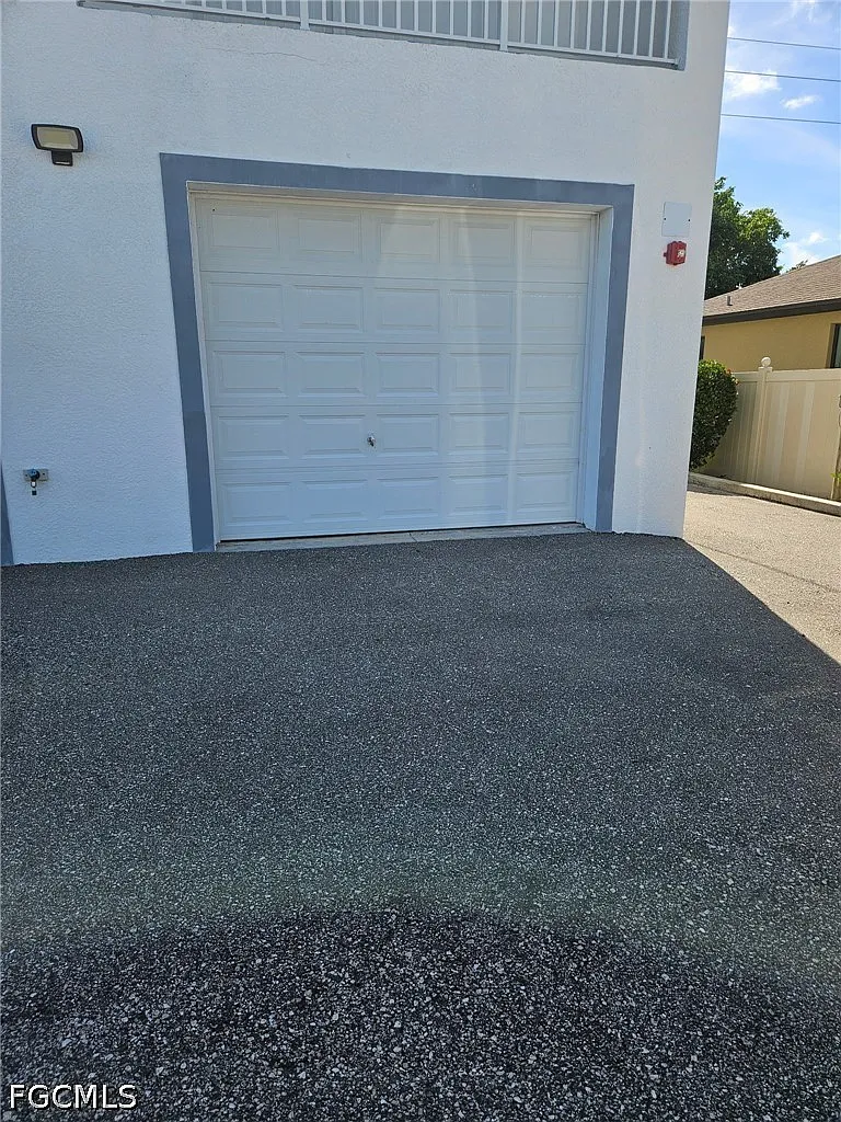 3 bed, 2.0 bath, 1550 sqft, $1,995 — Photo 2