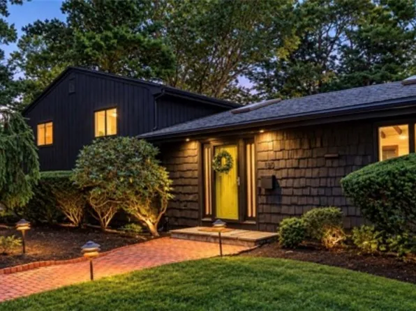160 Windermere Way, Warwick, RI 02886