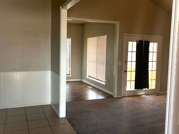 4th image of 916 N Avery Dr