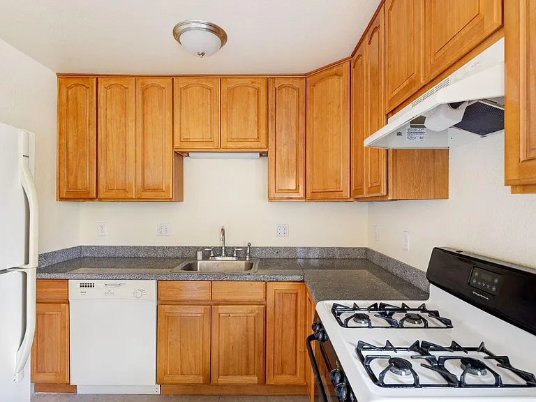 1615 Prince St #4 — Photo 6