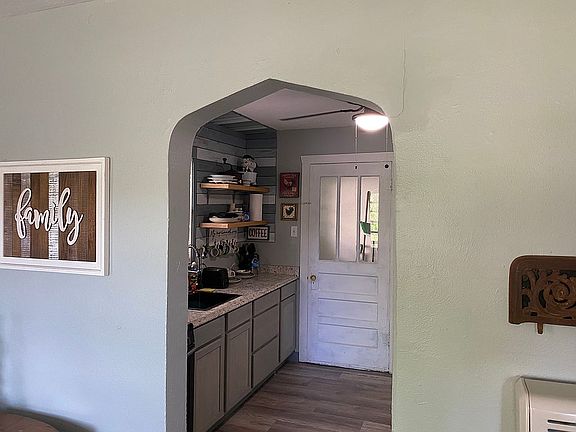 3rd image of 317 W Hickory St