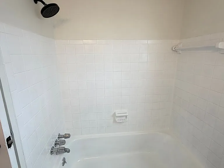 1530 Genessee Ave — Photo 7