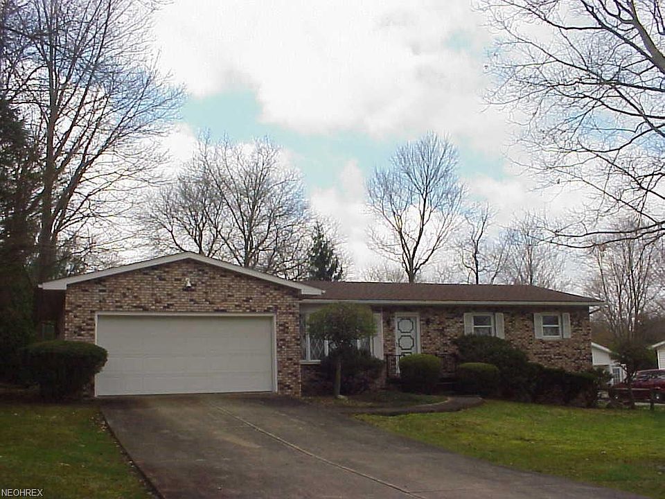 1st image of 652 Lakeview Dr