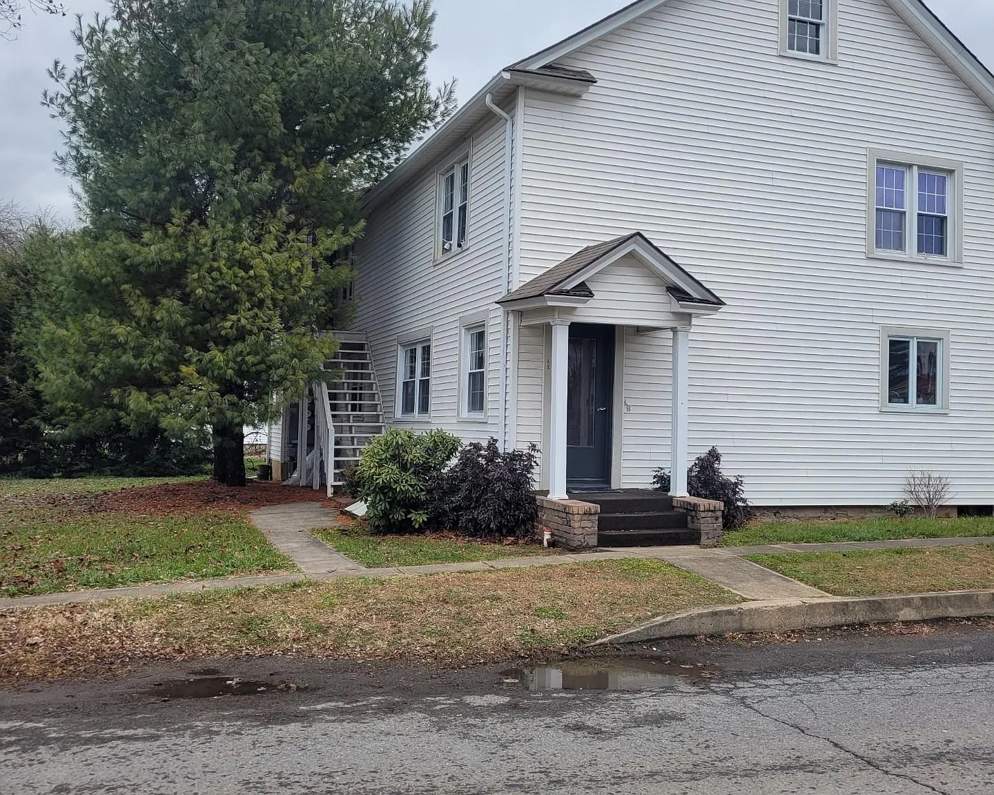 1 bed, 1100 sqft, $950 — Photo 2