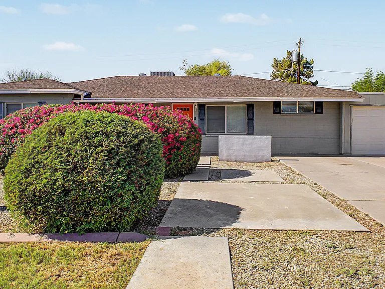 2514 E Campbell Ave — Photo 2