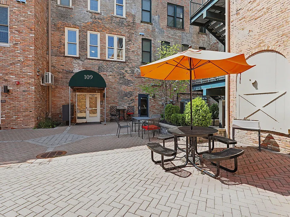 109 E Maumee St #207