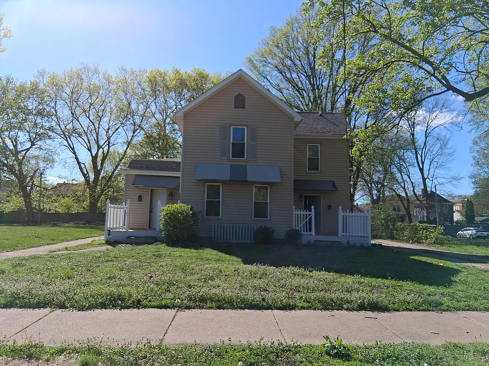 1205 N Sheridan Rd #A