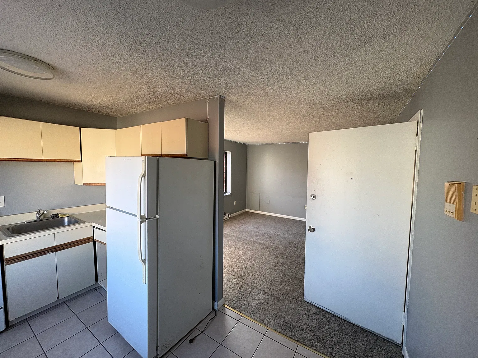 1 bed, 1020 sqft, $1,275 — Photo 2