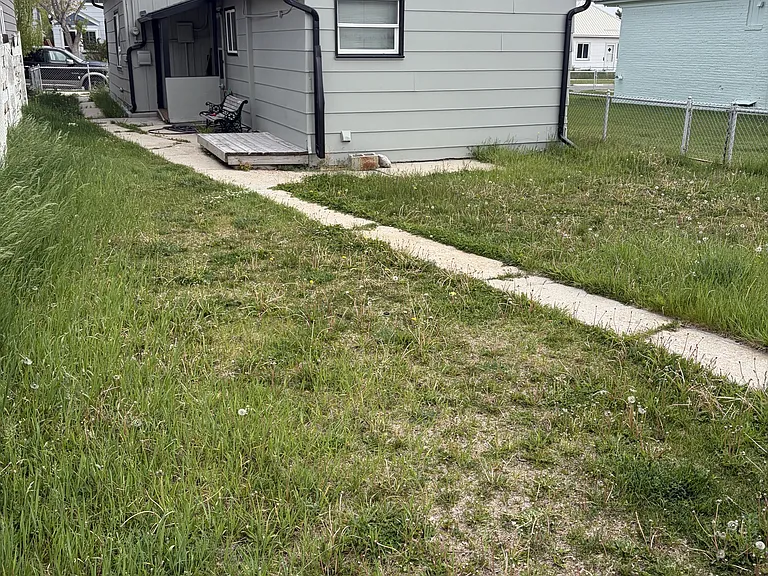 1011 E 3rd St — Photo 2