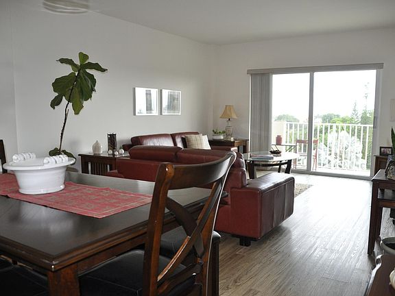 3rd image of 1455 N Treasure Dr APT 5M