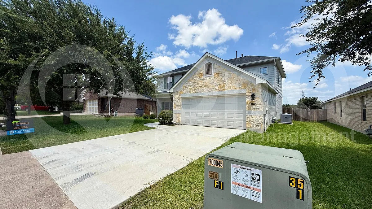 4 bed, 2.5 bath, 2545 sqft, $2,699 — Photo 2