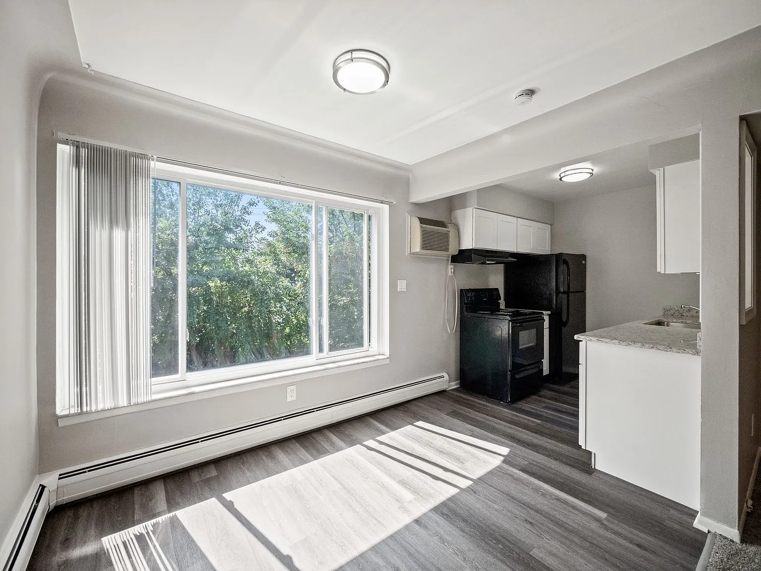 Utica Town — Photo 3