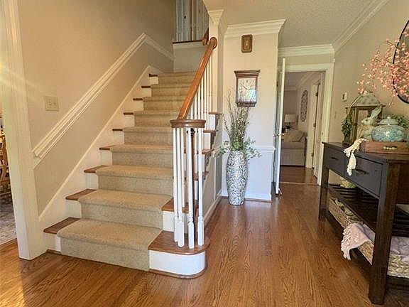 4th image of 410 Hazelwood Dr
