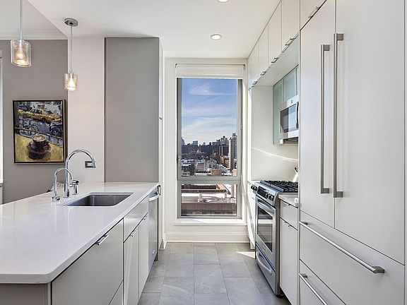 5th image of 321 W 110th St APT 10D