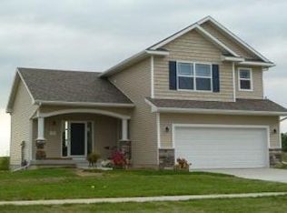 710 Sienna Ridge Dr, West Des Moines, IA 50266